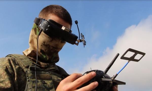 На Сахалине военнослужащие учатся разведке местности с помощью квадрокоптеров