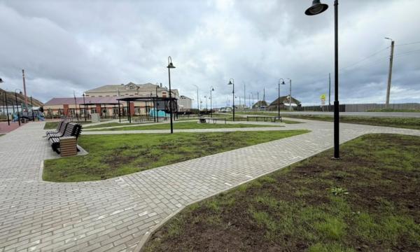 Инспекторы ЖКХ оценили капремонт дворов и скверов в Углегорском районе