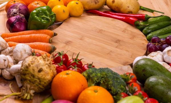 Жители Сахалина тратят треть бюджета на питание