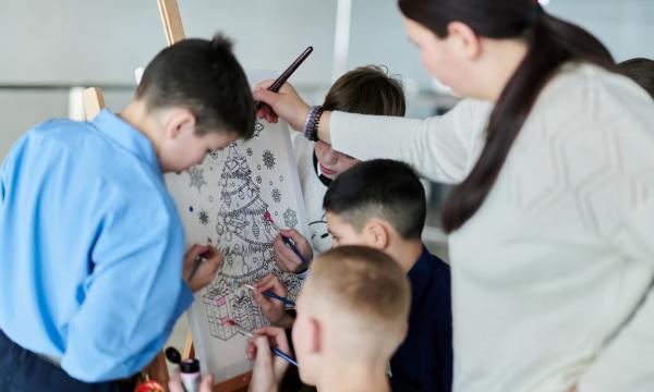 Аэровокзал Южно-Сахалинска устроил новогоднюю экскурсию для воспитанников центра "Звёздный"