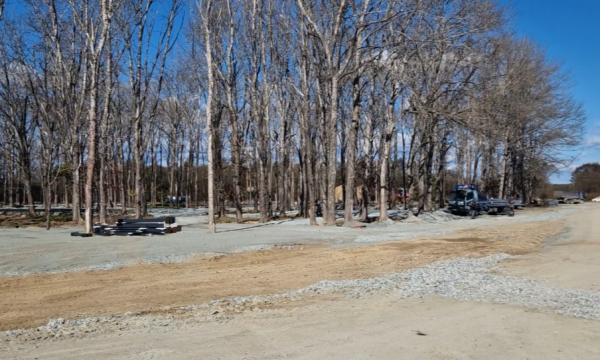 Благоустройство парка «Заречье» в Аниве вышло на финишную прямую