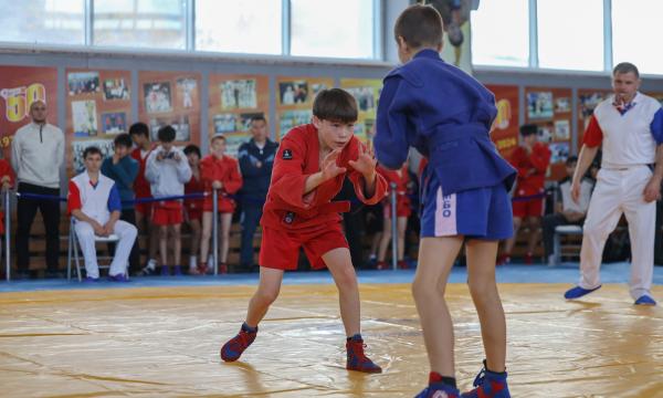 В Южно-Сахалинске начались чемпионат и первенство области по самбо В Южно-Сахалинске начались чемпионат и первенство области по самбо