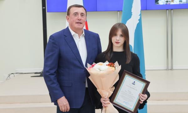 Губернатор Сахалина наградил спортсменов за популяризацию здорового образа жизни