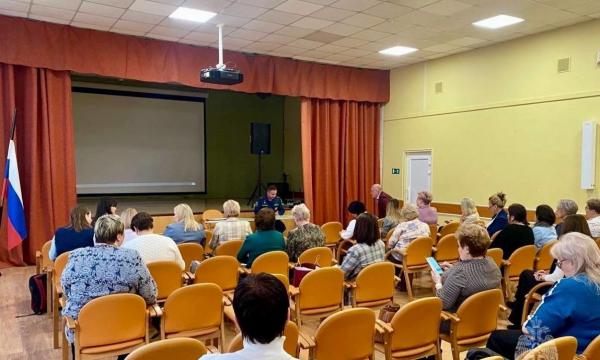 Совещание по пожарной безопасности в школах провели инспекторы ГПН