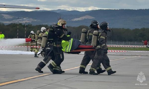 Демонстрационные пожарно-тактические учения прошли  в аэропорту Южно-Сахалинска