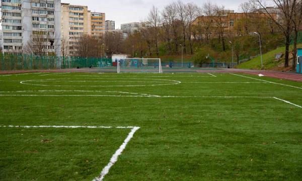 В Приморье на ребенка упали футбольные ворота