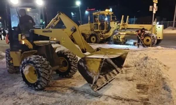 Более 80 единиц техники и 70 рабочих задействовали на уборке улиц Южно-Сахалинска