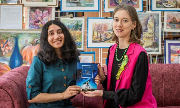 Сборник стихов «И снова память вихрем разгорится» пополнил фонд СахОУНБ