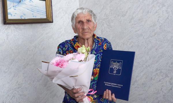 Участница трудового фронта из Южно-Сахалинска отметила 95-летний юбилей