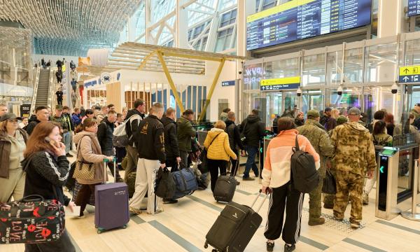 Из аэровокзала Южно-Сахалинска за 20 минут эвакуировали порядка 400 человек