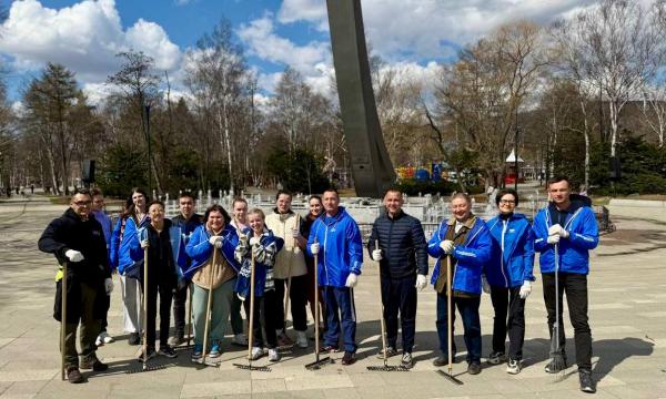 Южно-Сахалинске прошел масштабный субботник в преддверии 80-летия Великой Победы