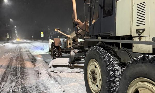 Коммунальные службы Поронайского района продолжают устранять последствия циклона