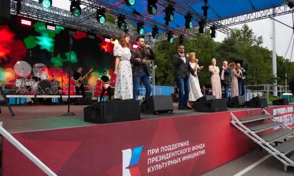 В Южно-Сахалинске прошел концерт "Песни Победы" с хором Турецкого