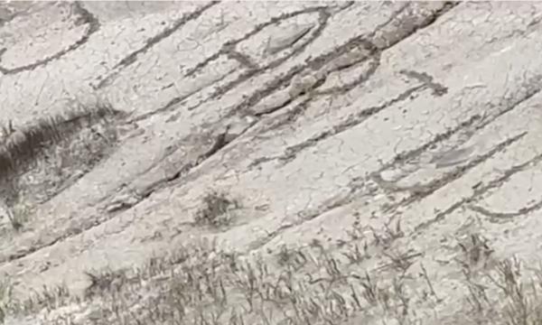 На Камчатке на Дачных источниках вандалы повредили склон