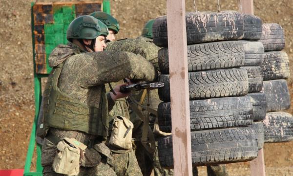 На Сахалине военнослужащие отработали навыки современного боя