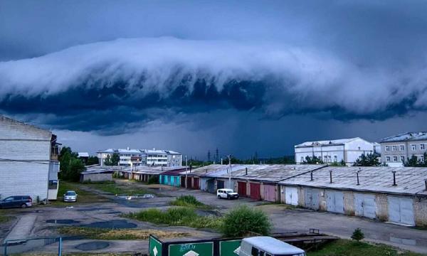 "Страшно красивое" небо сфотографировали над амурским городом
