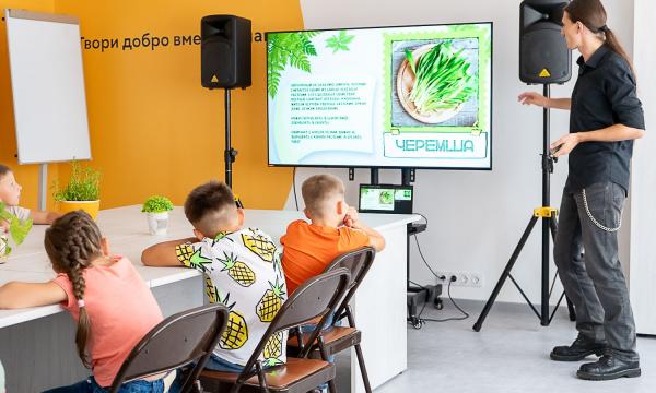 Специалисты областной библиотеки провели для детей урок о дикоросах Сахалина