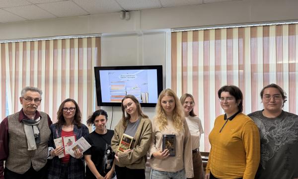 Сахалинский молодежный книжный клуб "12 стульев" закрыл летний сезон