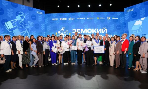 "Единая Россия" наградила победителей Всероссийского конкурса "Земский почтальон"