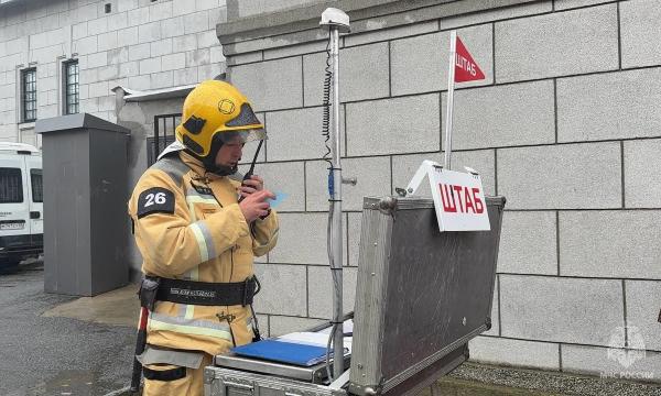 На Сахалине потушили условный пожар в областной библиотеке