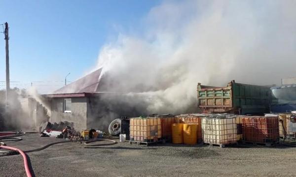 Огнеборцы Долинского пожарно-спасательного отряда потушили крупный пожар