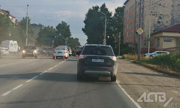 В Южно-Сахалинске мотоциклист попал в серьёзное ДТП