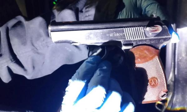В Южно-Сахалинске у пассажира иномарки изъяли самодельный пистолет Макарова