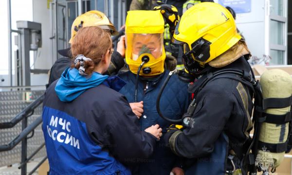 В Южно-Сахалинске прошли пожарно-тактические учения МЧС России В Южно-Сахалинске прошли пожарно-тактические учения МЧС России