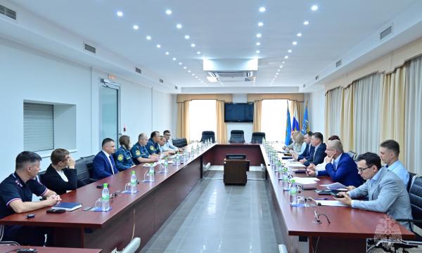 Как обеспечить доступ пожарных машин к высотным домам в условиях плотной парковки