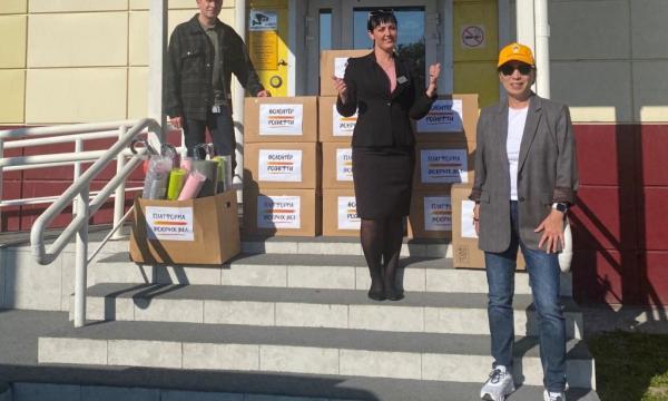 «Поделись теплом души»: сахалинские нефтяники порадовали пенсионеров подарками ко Дню пожилых людей