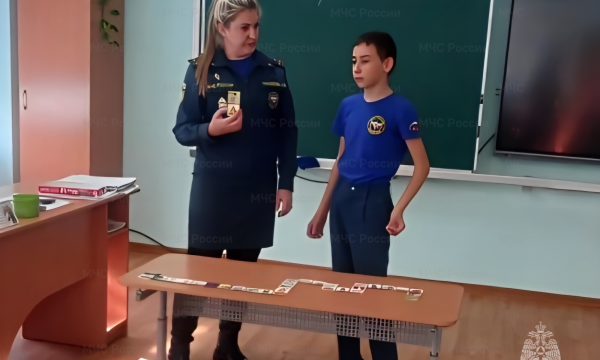 В Александровске-Сахалинском юные кадеты изучали пожарную безопасность с помощью домино