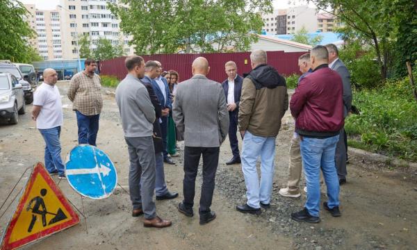 Сергей Надсадин потребовал в кратчайшие сроки восстановить благоустройство в микрорайонах 13 и 13а