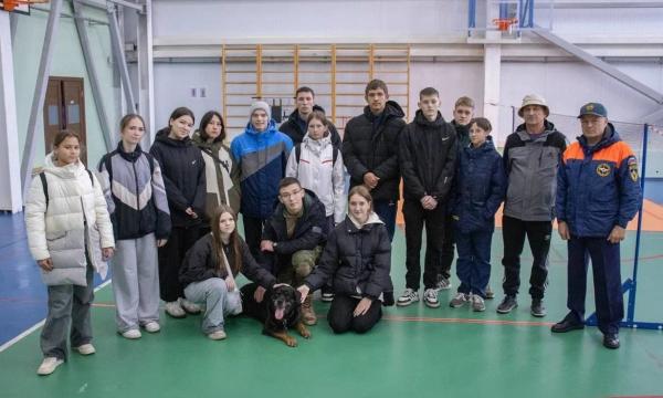 Спасатели провели   увлекательную экскурсию для участников форума Красного Креста Спасатели провели   увлекательную экскурсию для участников форума Красного Креста