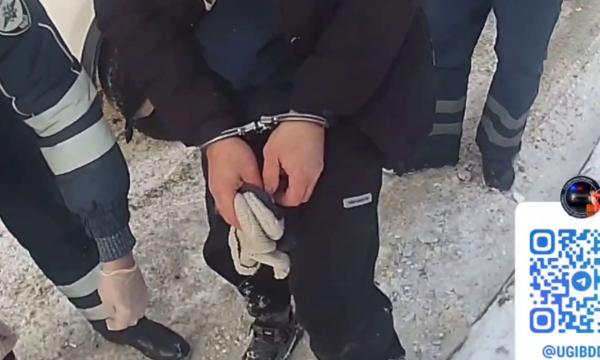 Сотрудники ДПС в Южно-Сахалинске задержали пешехода с наркотиками