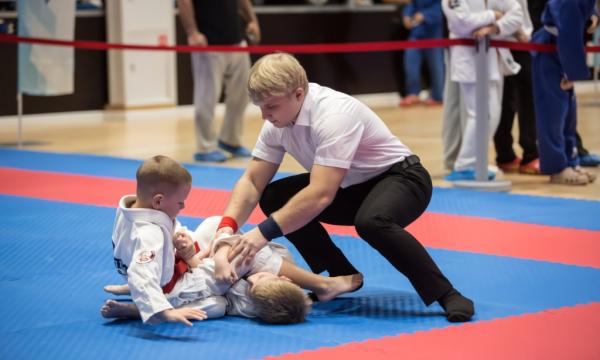 Сахалинские бойцы показали мастерство в джиу-джитсу