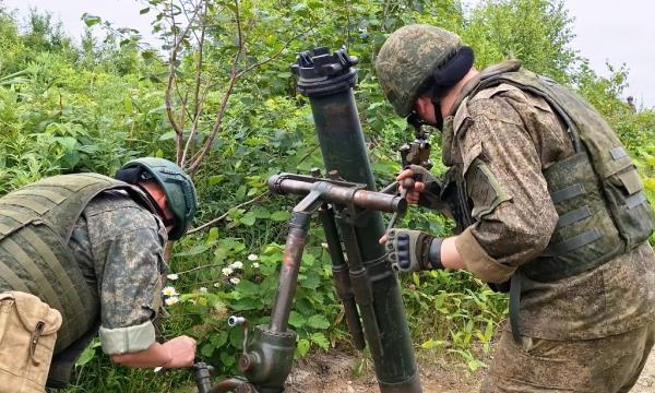 Сахалинские артиллеристы отрабатывают боевые стрельбы