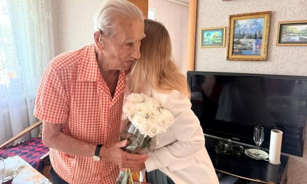 В Поронайском районе поздравляют ветеранов, тружеников тыла и вдов участников Великой Отечественной войны