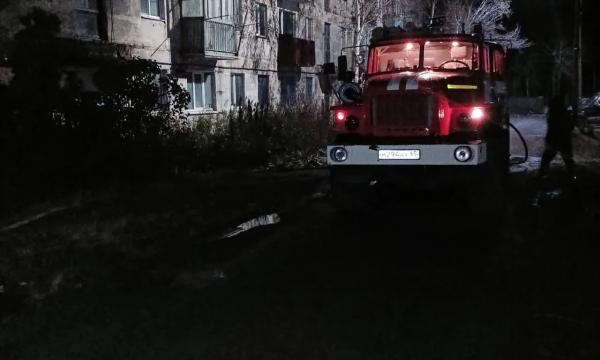 Пожарные ликвидировали огонь в расселённой квартире Шахтёрска Пожарные ликвидировали огонь в расселённой квартире Шахтёрска