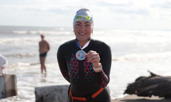 Сахалинские пловцы преодолели 18 километров в заливе Анива