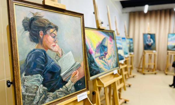 В арт-галерее «Художественная фабрика» открылись выставки «Шаг за шагом» и «Фантазии в круге»