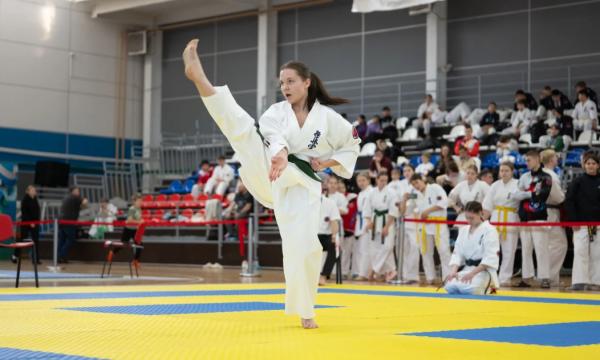Сахалинские киокушины взяли 8 медалей чемпионата и первенства ДФО