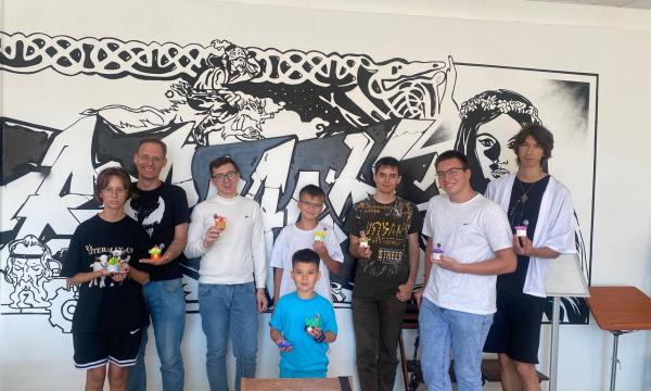 Молодые сахалинцы создали суккуленты из пластилина