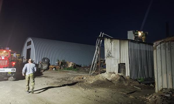 Пожарные ликвидировали возгорание сушилки в Макарове