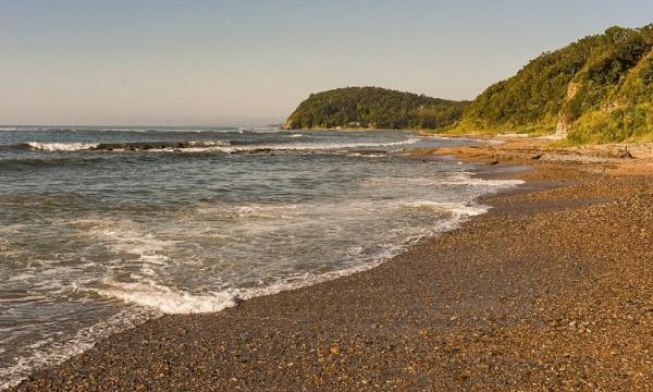 Во Владивостоке девушек на САП-досках едва не унесло в море