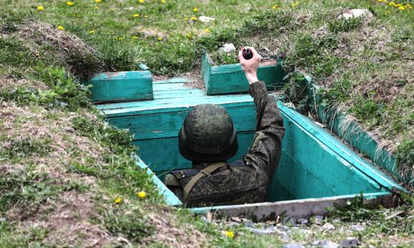 В Сахалинской области бойцы ВВО сдали норматив по метанию боевых гранат