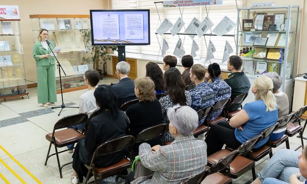 В СахОУНБ открылась выставка периодических изданий, освещавших ход войны