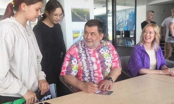 На Сахалине побывал писатель-фантаст Сергей Лукьяненко