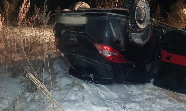 В Соловьёвке пожарные помогли женщине выбраться из разбитой машины