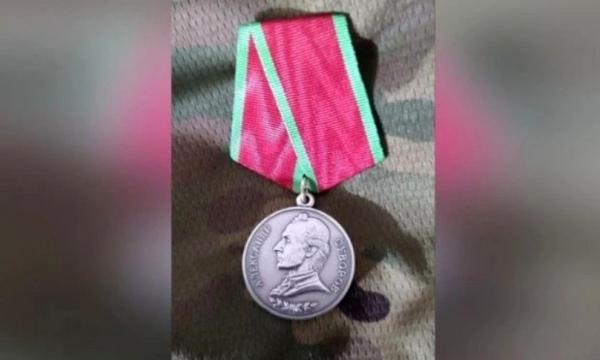 Сахалинец получил медаль Суворова за уничтожение западной гаубицы с расчётом Сахалинец получил медаль Суворова за уничтожение западной гаубицы с расчётом