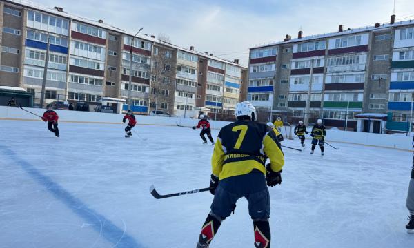 В сахалинском турнире по хоккею в рамках проекта "Спорт против подворотни" победила команда "Барсы"